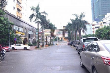Bán 98m2 đất kinh doanh Văn Giang, mặt tiền rộng, view công viên sân chơi, đã có nhà 5 tầng