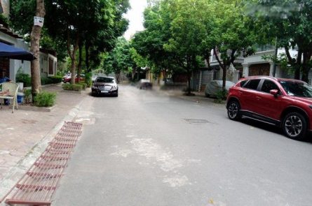 Bán 98m2 đất kinh doanh Văn Giang. Mặt tiền rộng, view công viên sân chơi. Đã có nhà 05 tầng