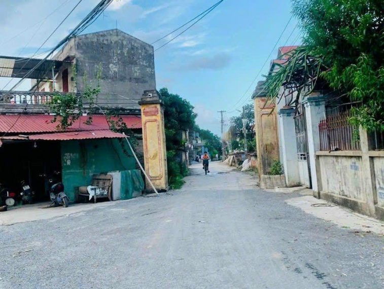 1,8x tỷ sở hữu 76m2 đất đường trục chính làng tại Tân Tiến, Văn Giang, Hưng Yên