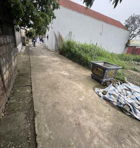 Bán lô đất diện tích 225.8 m², trong đó có 200 m² thổ cư tại xã Đông Kết, Khoái Châu, Hưng Yên