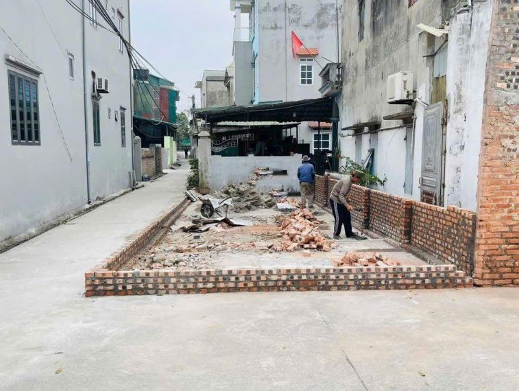 Lô góc, ô tô tránh, 64,5m2 chỉ hơn 2 tỷ, tại Chỉ Đạo, Văn Lâm