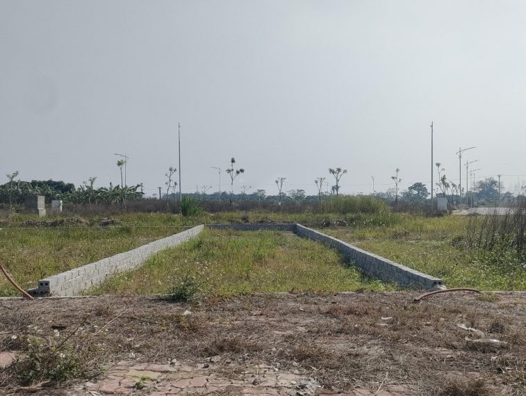 Hàng độc! Đối diện cổng chợ chính đầu mối Đông Tảo mới cần bán 100m2, vỉa hè rộng 16m kinh doanh