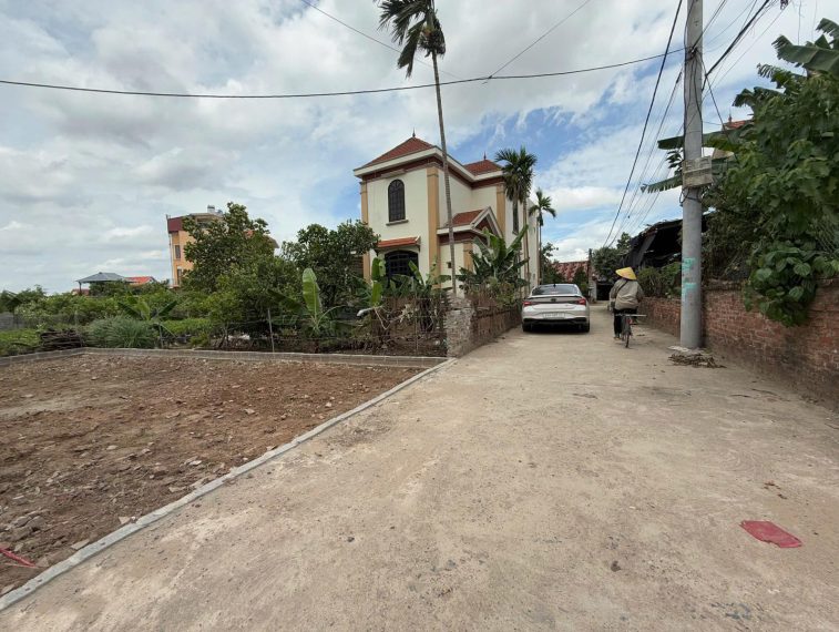 Lô đất vuông vắn 70,7m² mặt tiền rộng, đường ô tô tránh nhau, hiếm có tại Liên Nghĩa