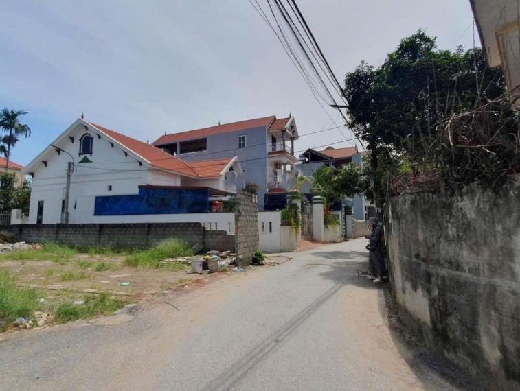 Bán gấp lô đất 81.1m2 trục chính thôn Đại Tài xã Nghĩa Trụ Văn Giang Hưng Yên