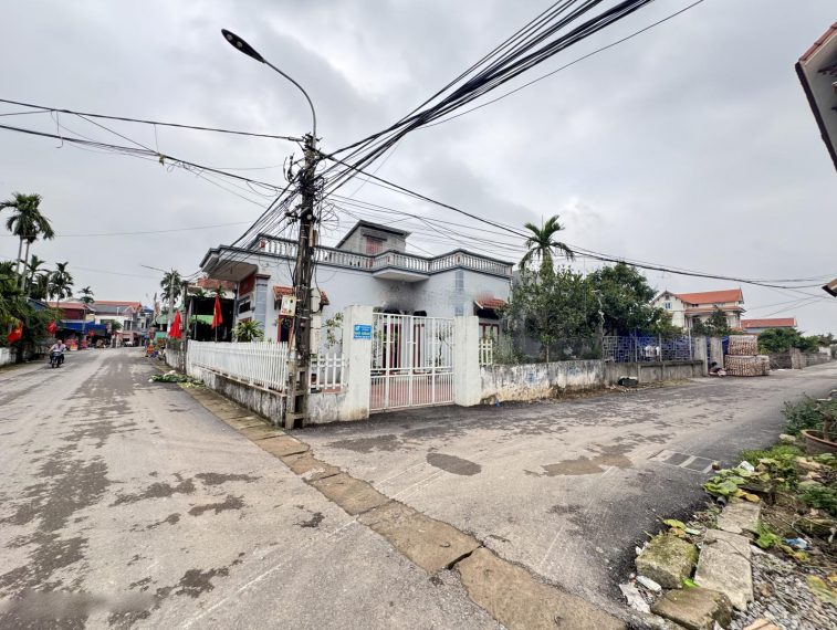 Bán 125m full thổ mặt đường nhựa tại Tân Dân