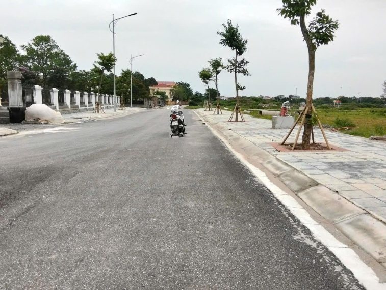 Bán đất 80m2, mảnh sẻ khe 2 mặt thoáng đấu giá tại Bảo Khê, Hưng Yên, giá 3,65 tỷ, view đẹp hot