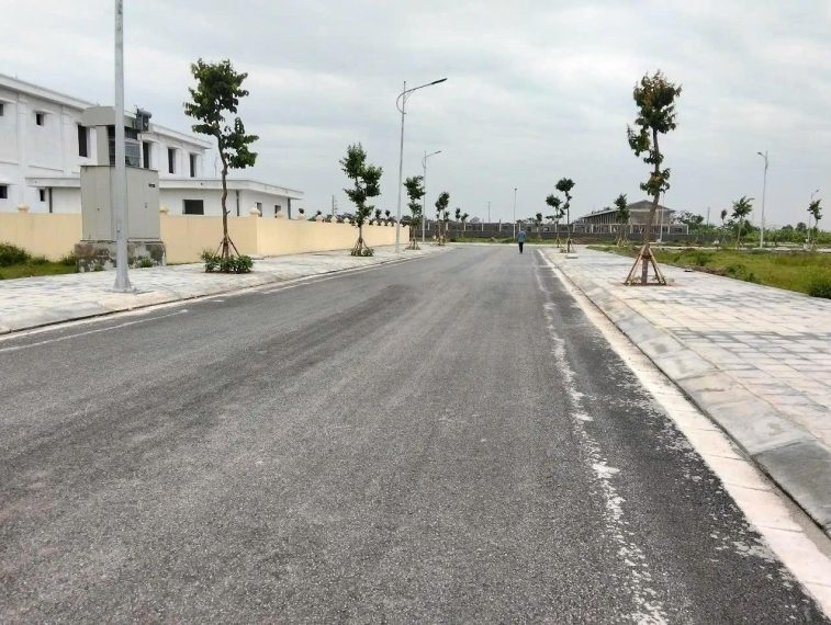 Bán đất 80m2, mảnh sẻ khe 2 mặt thoáng đấu giá tại Bảo Khê, Hưng Yên, giá 3,65 tỷ, view đẹp hot