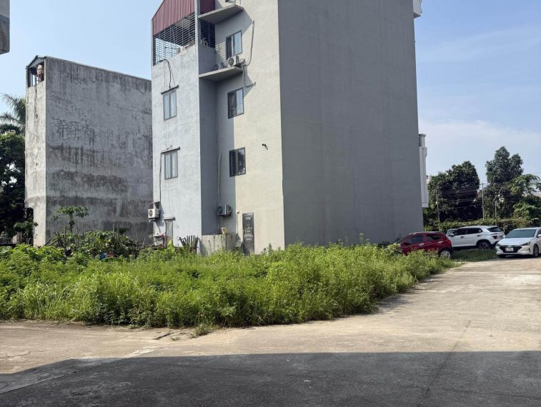 Bán lô góc 94.5m2, 2 mặt tiền sát chợ Như Quỳnh gần Vin 3 phân khu Fullton, cạnh đại học QTKD
