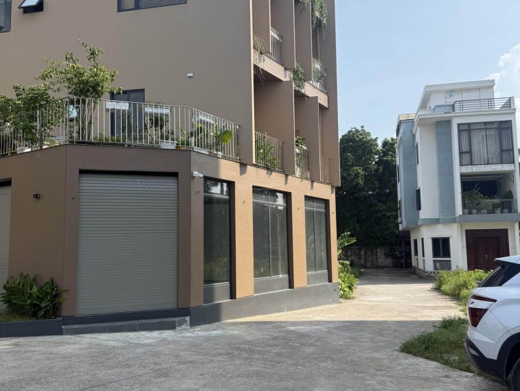 Bán lô góc 94.5m2, 2 mặt tiền sát chợ Như Quỳnh gần Vin 3 phân khu Fullton, cạnh đại học QTKD