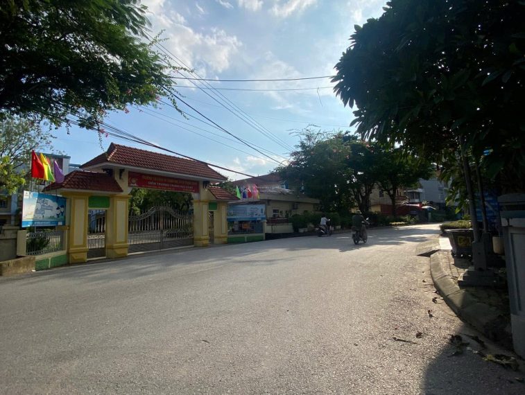 Bán 120m² đất ở vị trí đẹp sát Ecopark, Văn Giang – Trước nhà có bãi đỗ xe và sân chơi